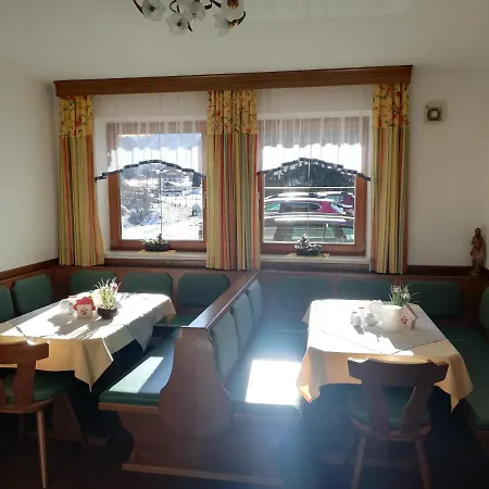 Haus Alpenheim 게스트하우스 플라차우