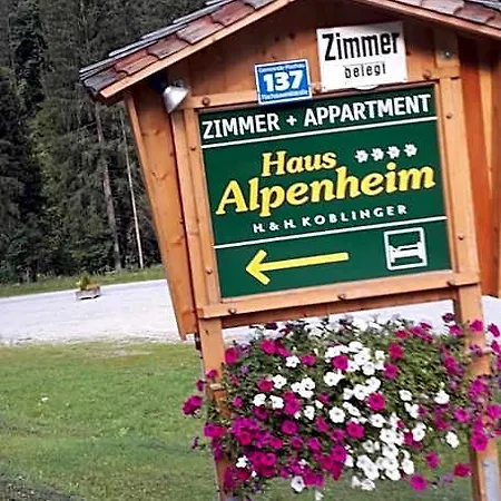 Haus Alpenheim 招待所 3*