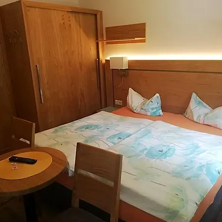 Haus Alpenheim 招待所 3*